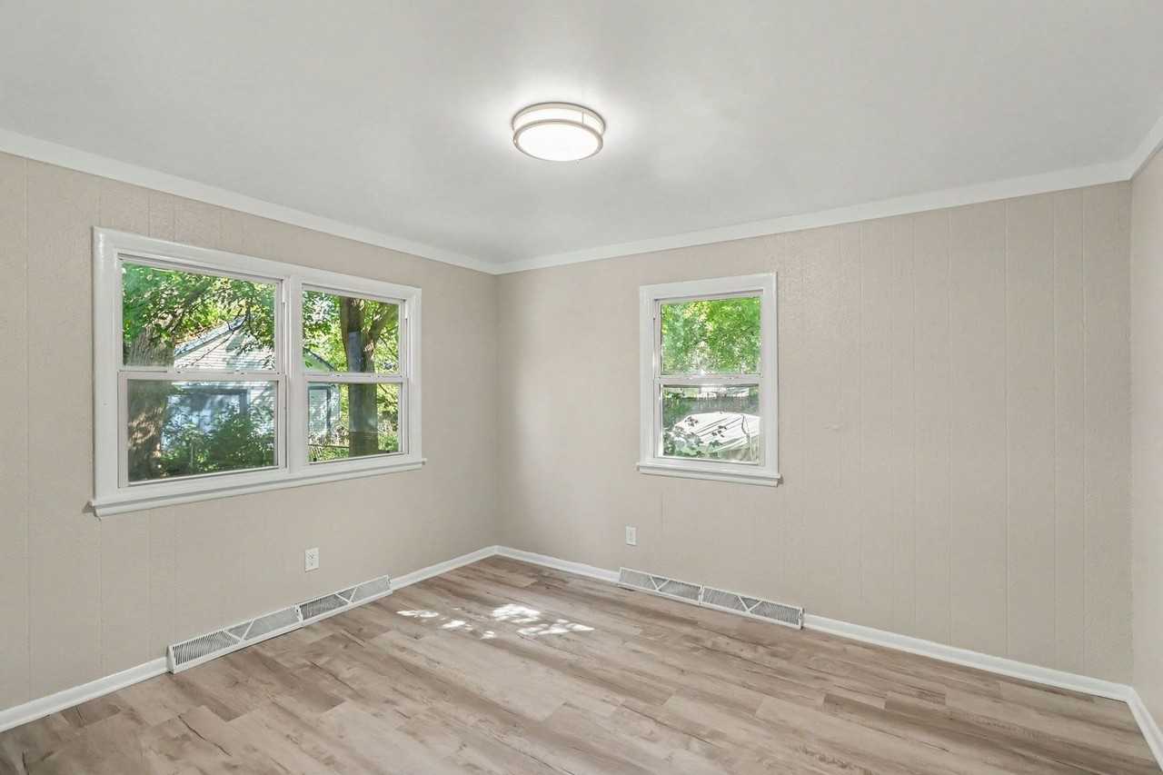 702 Fenimore Ave - Photo 4 of 16