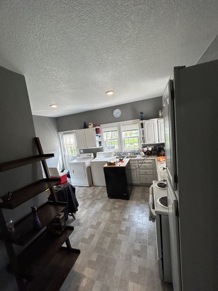 104 S Madison St #B - Photo 2 of 11