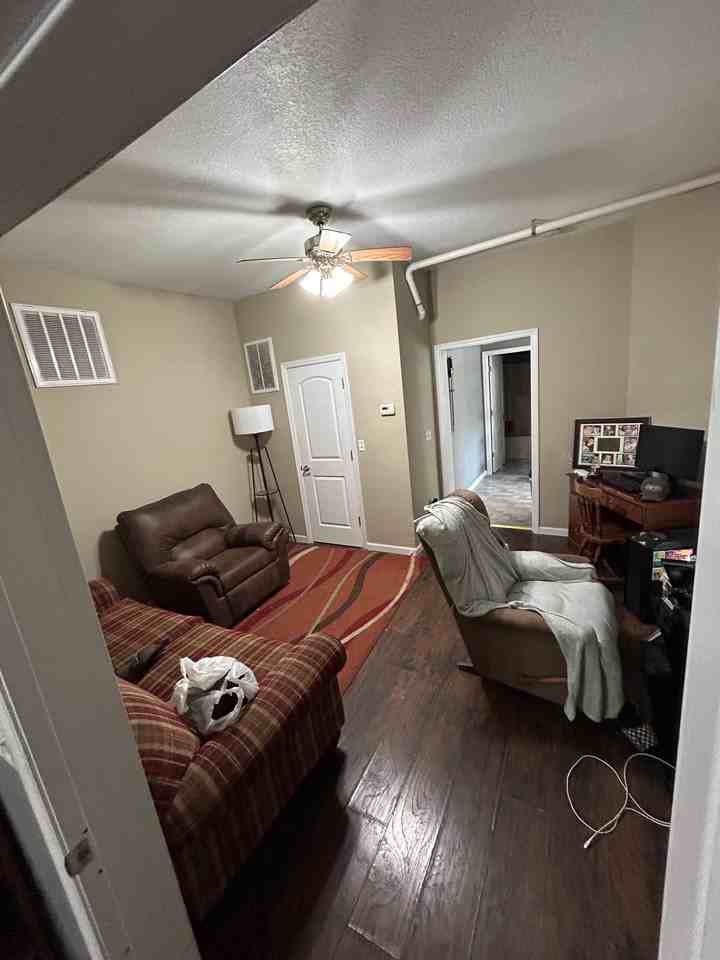 104 S Madison St #B - Photo 3 of 11