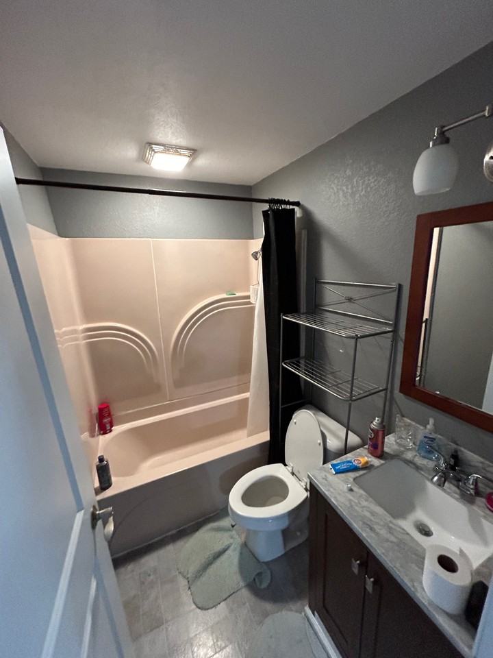 104 S Madison St #B - Photo 5 of 11