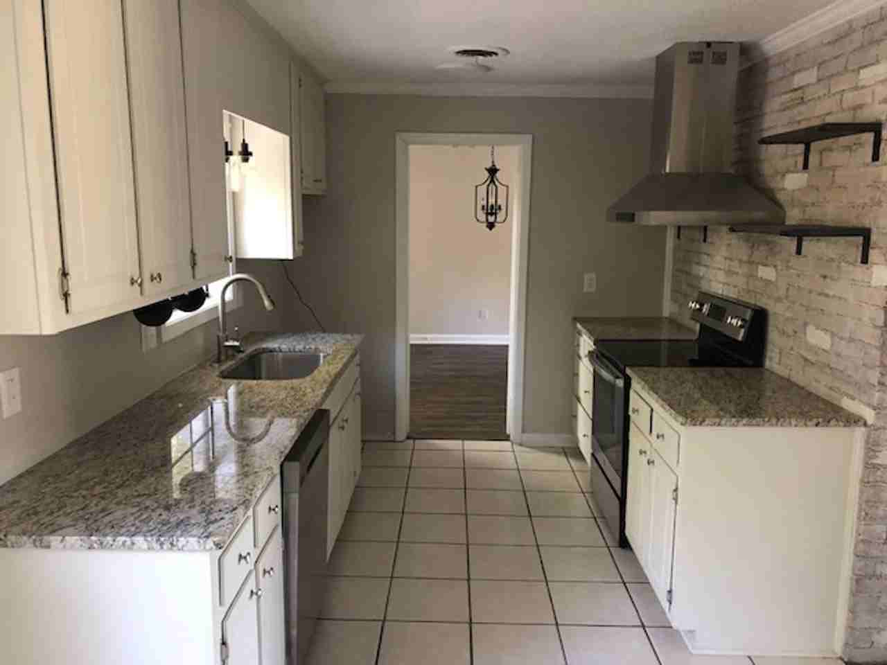 102 Tanglewood Cir - Photo 4 of 7