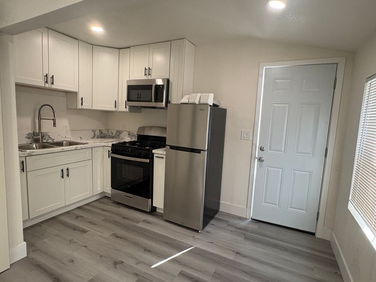 316 6th St #3 - Photo 2 of 5