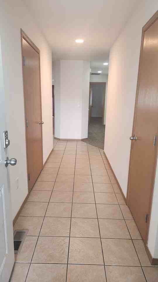 1213 W Franklin St - Photo 2 of 16