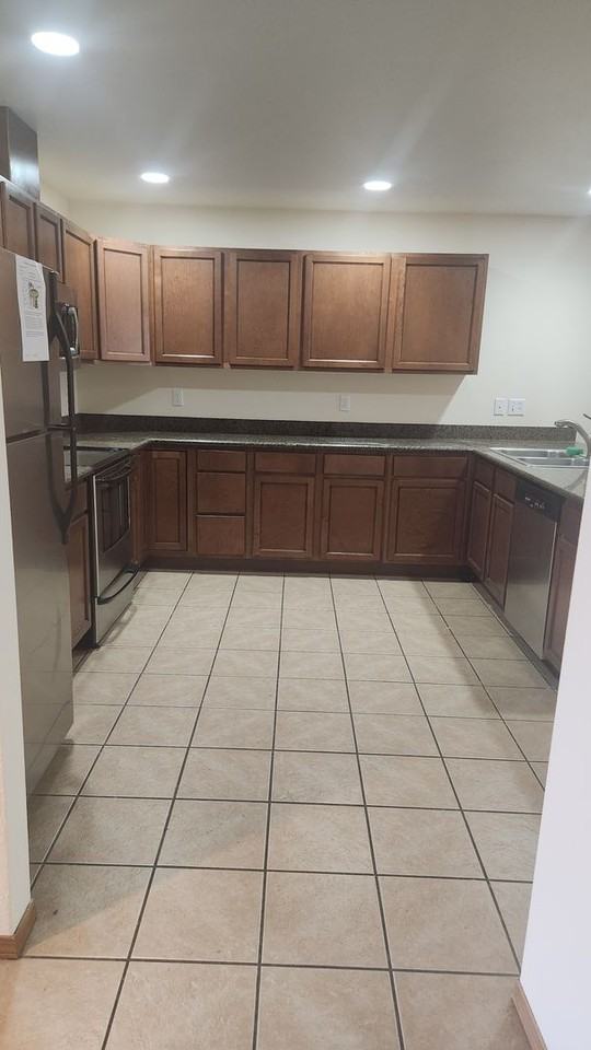 1213 W Franklin St - Photo 3 of 16