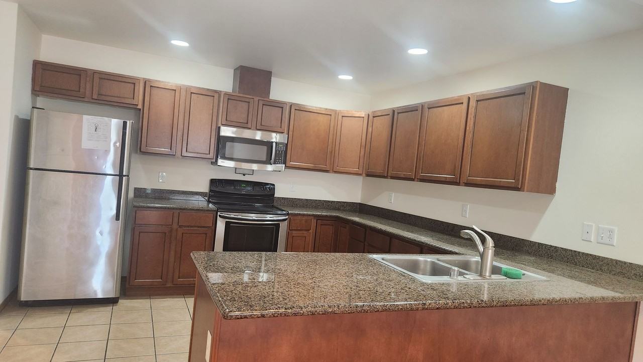 1213 W Franklin St - Photo 5 of 16