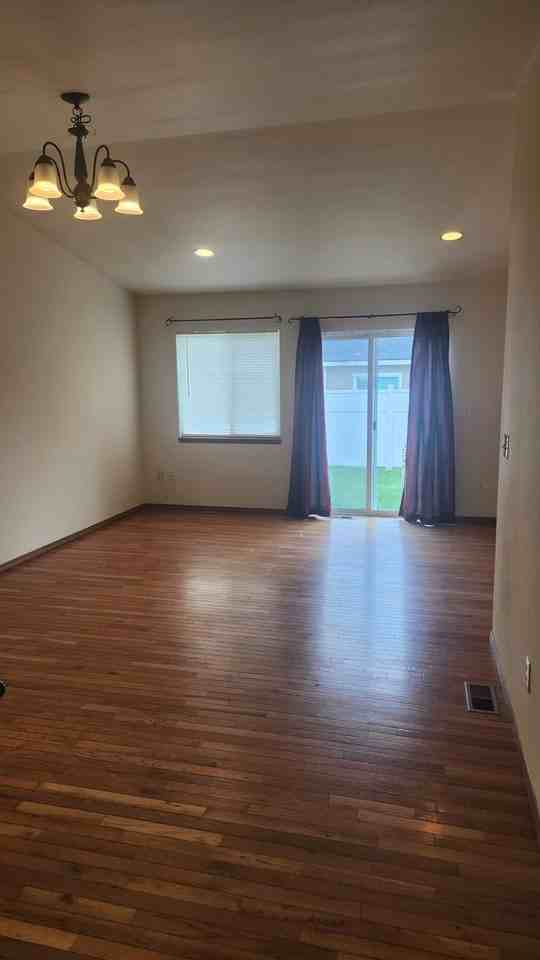 1213 W Franklin St - Photo 6 of 16