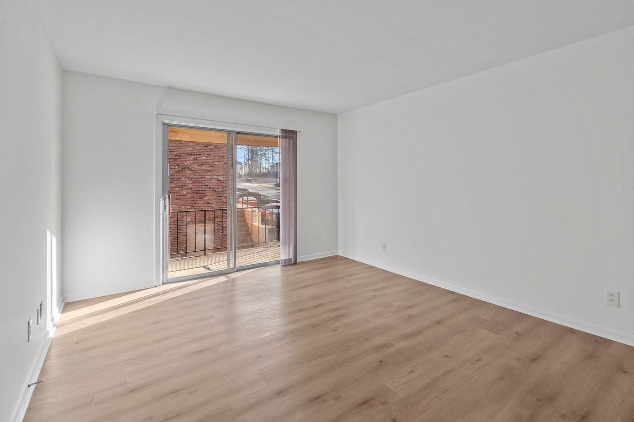 121 Heath Street - Photo 7 of 19