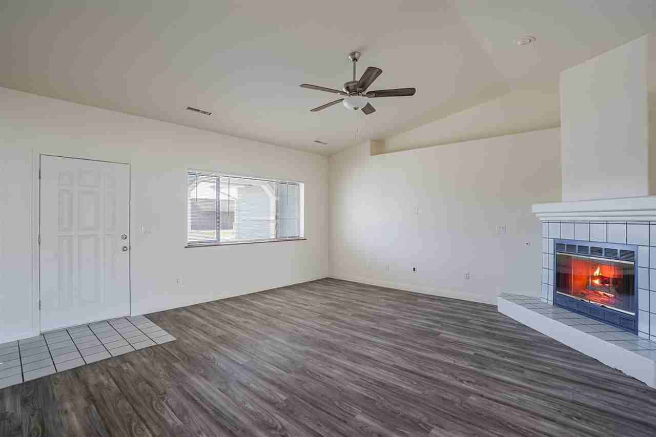 4432 N Preston Dr - Photo 5 of 37