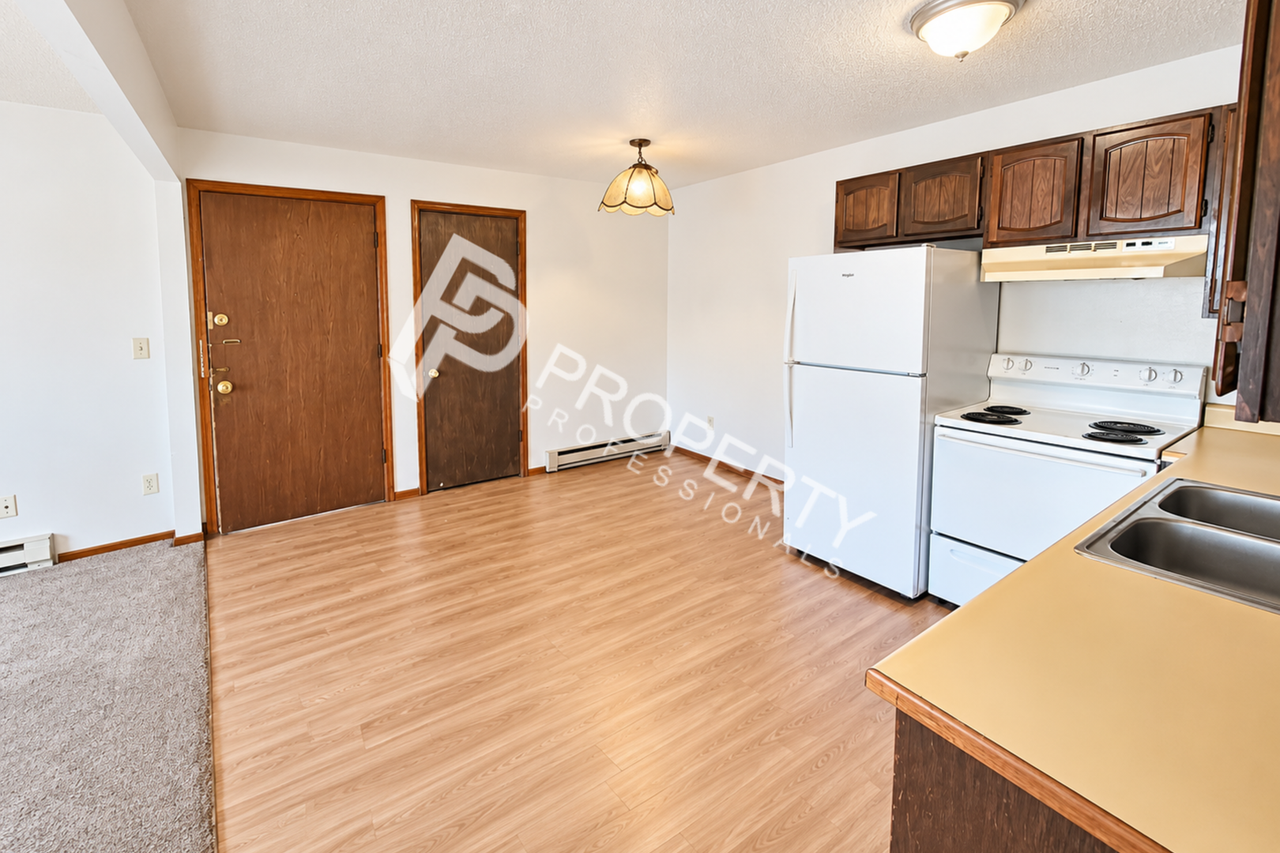 2627 Acacia Ave - Photo 2 of 8