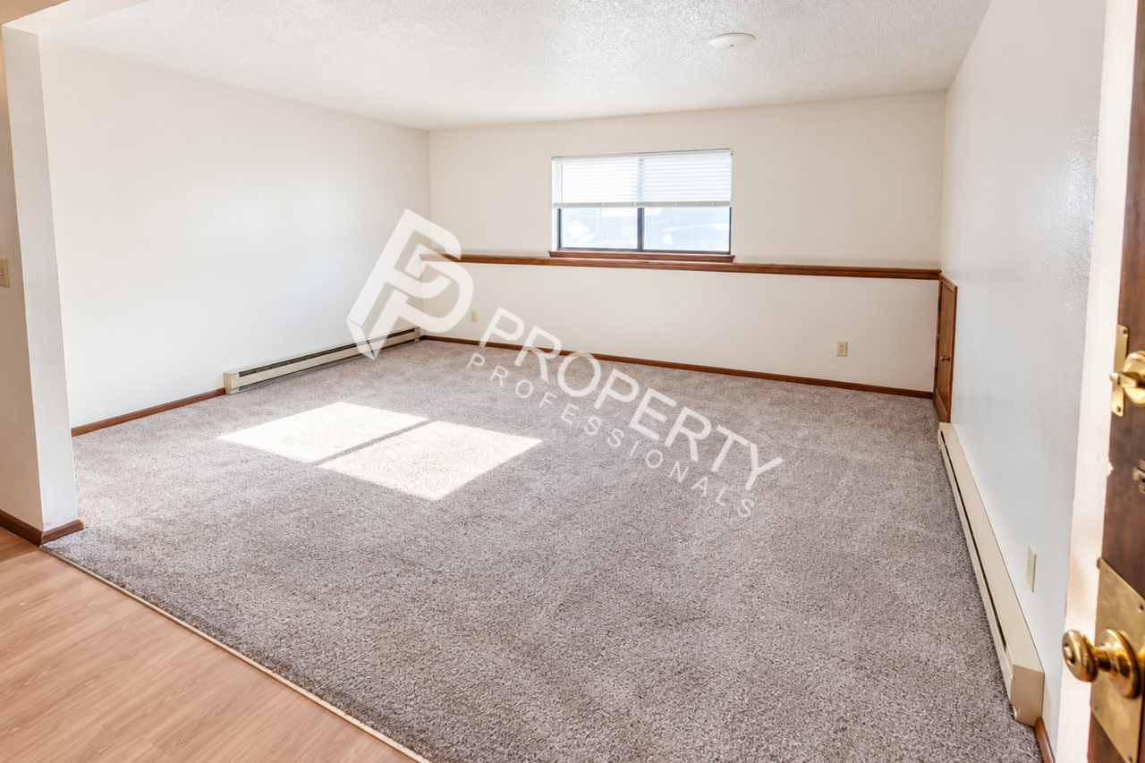 2627 Acacia Ave - Photo 3 of 8