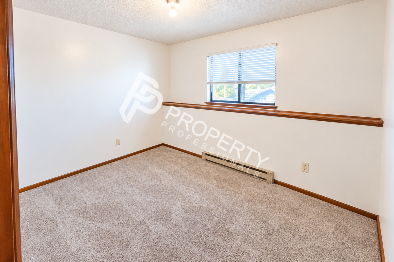 2627 Acacia Ave - Photo 4 of 8