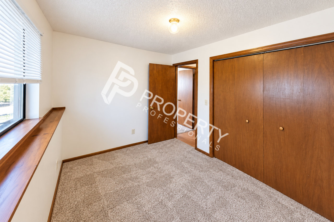 2627 Acacia Ave - Photo 5 of 8