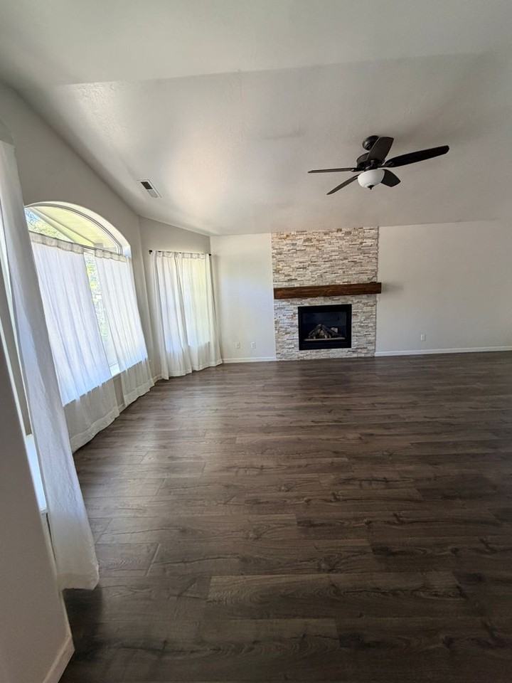 83 E Judy St - Photo 3 of 12