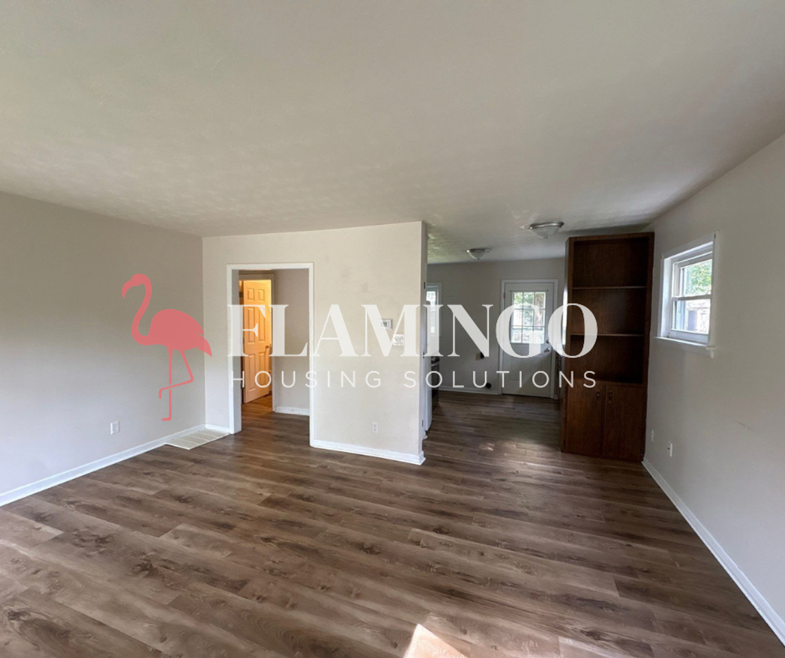 319 N West St - Photo 2 of 12