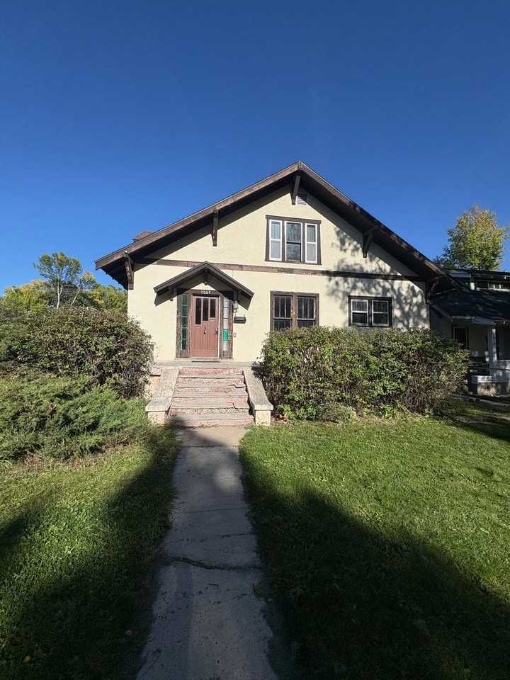 1045 N 31st St - Photo 2 of 23