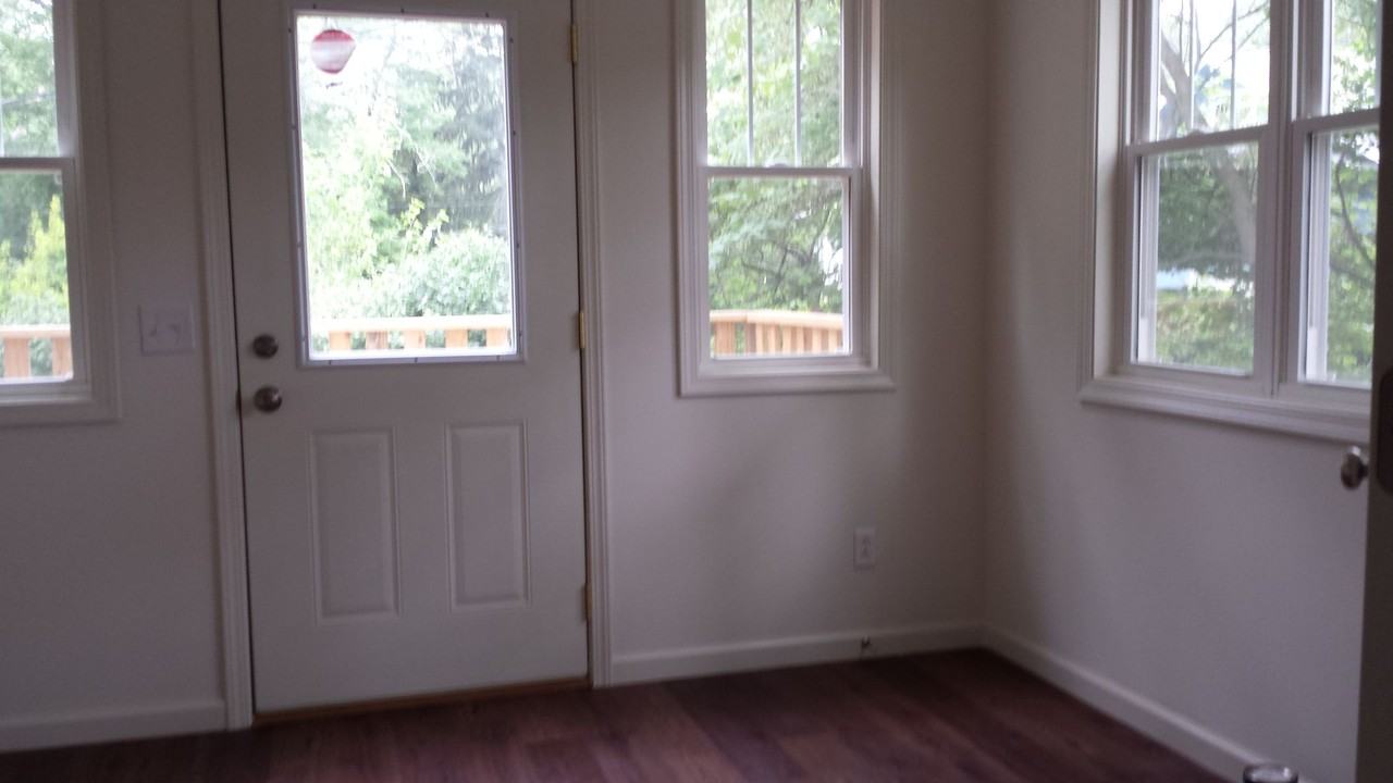 708 S Henderson St - Photo 4 of 12