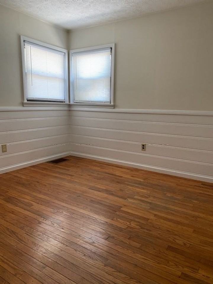 712 S Henderson St - Photo 2 of 8