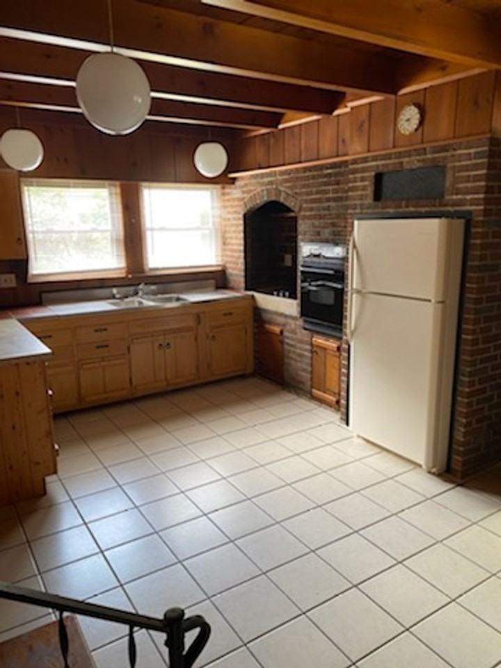 712 S Henderson St - Photo 4 of 8