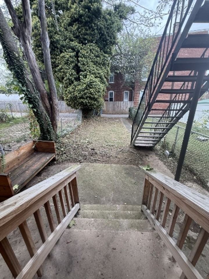 610 S Pershing Ave - Photo 2 of 9
