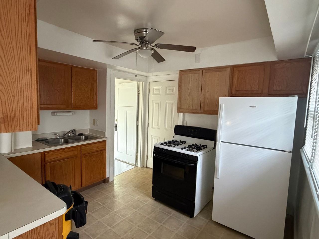 216 Fernwood Ave - Photo 4 of 26