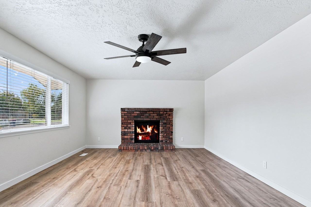 580 Amanita St - Photo 4 of 26
