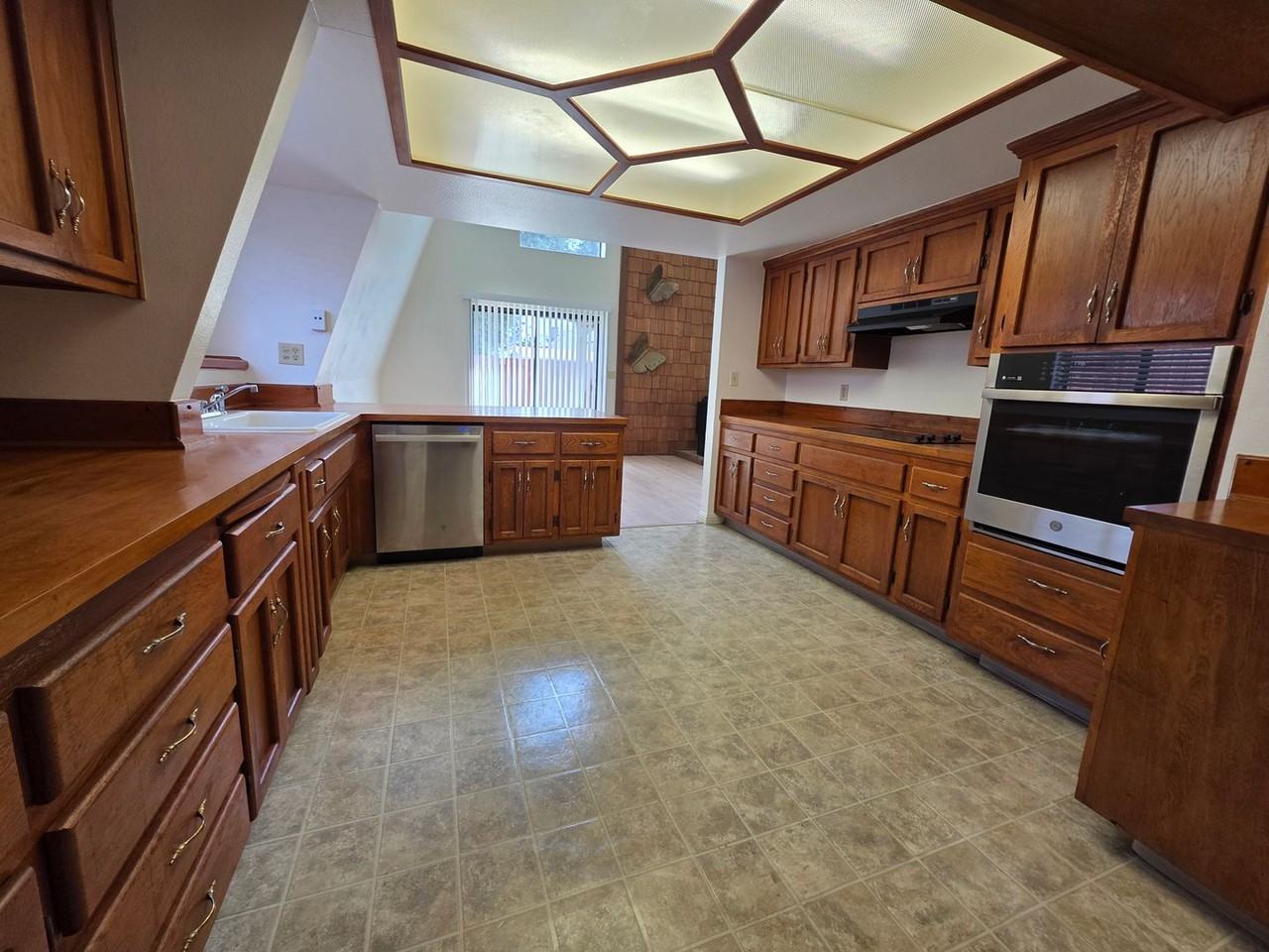 2816 S Court St - Photo 6 of 16