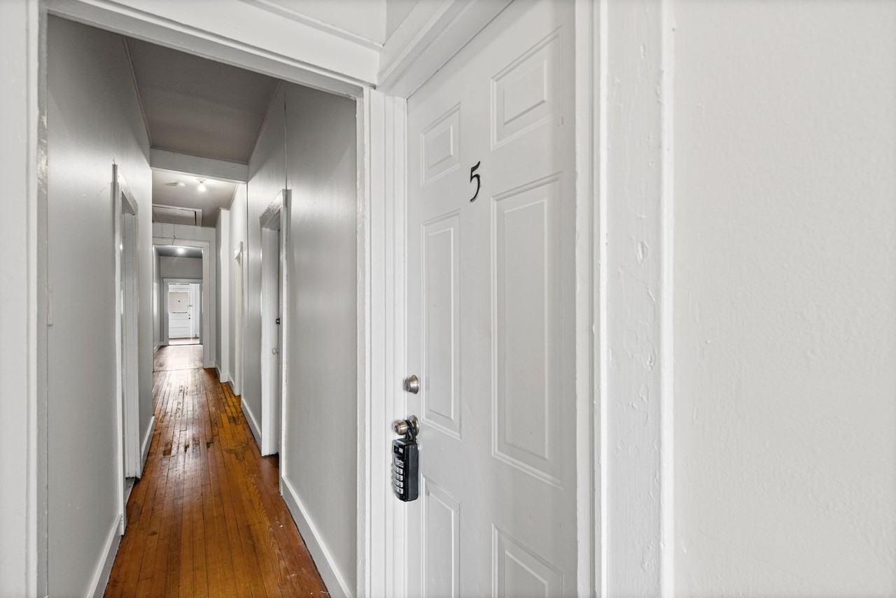2092 Linden Ave - Photo 2 of 8