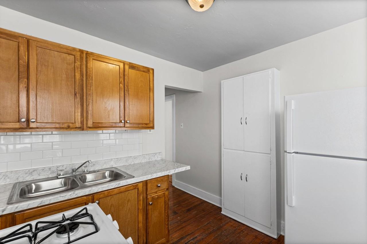 2092 Linden Ave - Photo 6 of 8