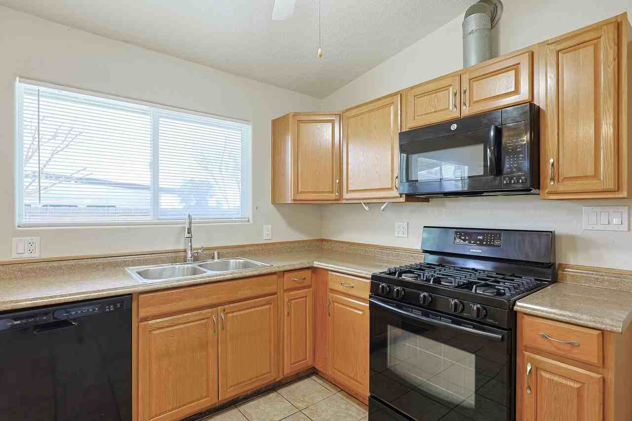 1066 Cuyamaca Ave - Photo 5 of 25