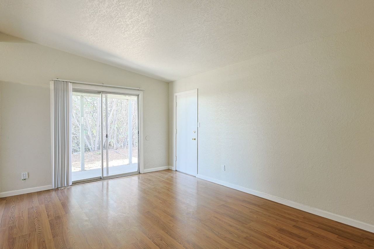 1066 Cuyamaca Ave - Photo 7 of 25