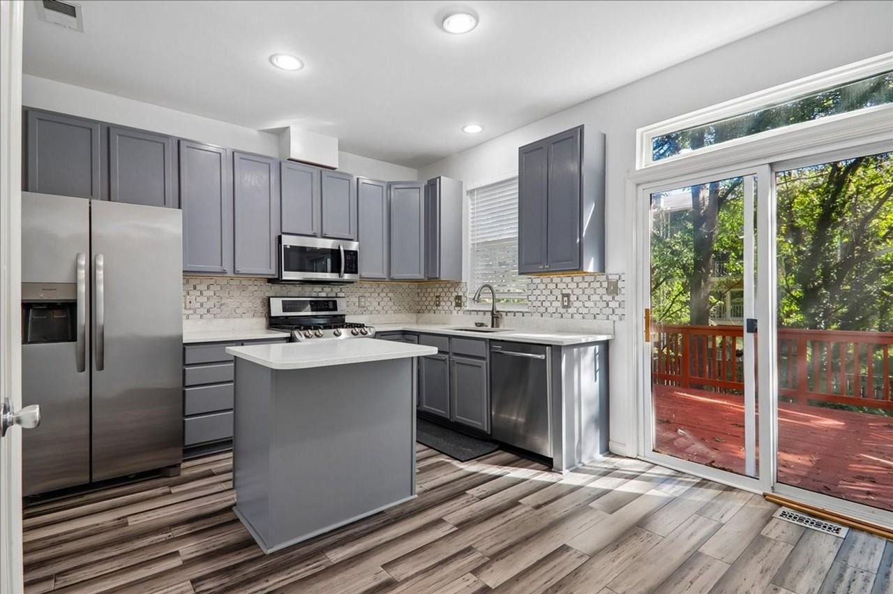 8515 Towne Manor Ct - Photo 3 of 36