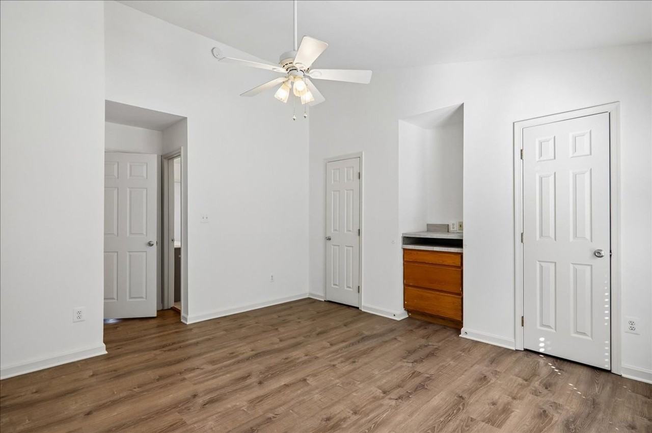 8515 Towne Manor Ct - Photo 7 of 36