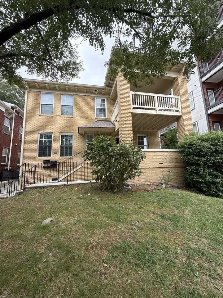 520 Boulevard NE - Photo 2 of 36
