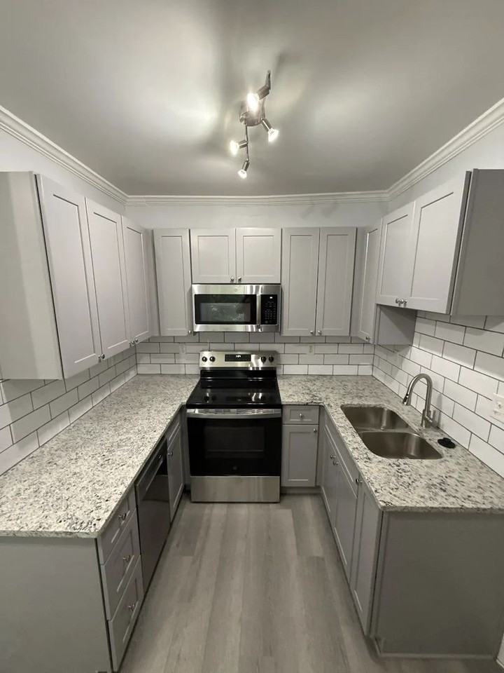 520 Boulevard NE - Photo 6 of 36