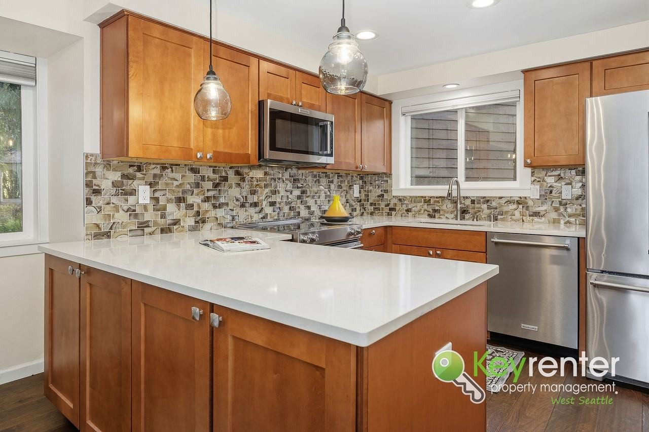 9165 45th Ave Sw #6 - Photo 2 of 41