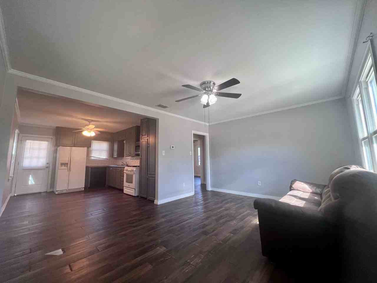 2708 37th St - Photo 2 of 8