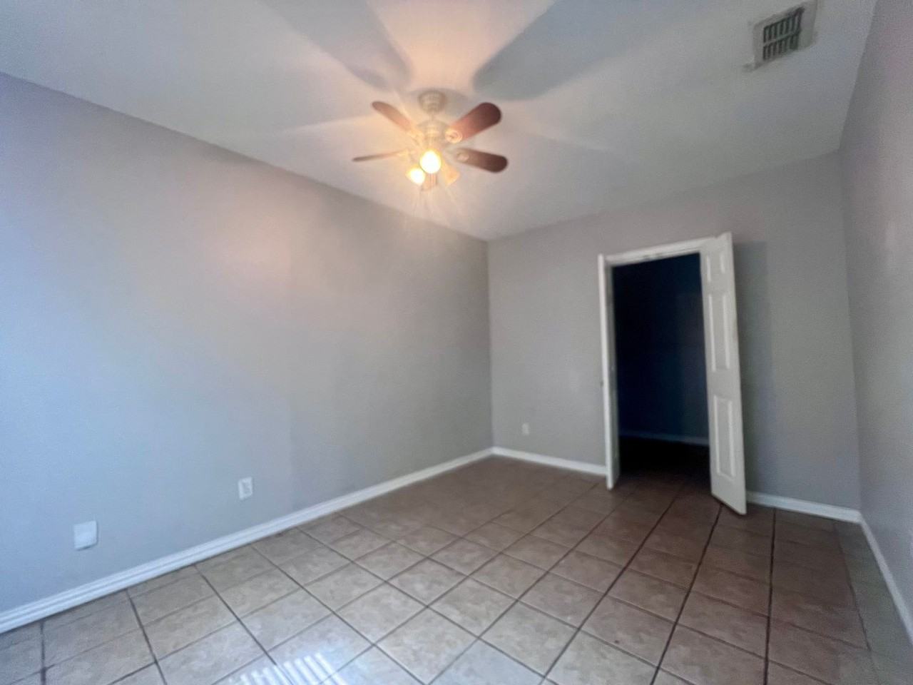 2708 37th St - Photo 5 of 8