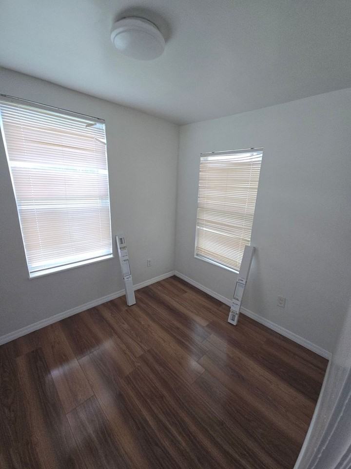 7107 N Duncan Ave - Photo 6 of 25
