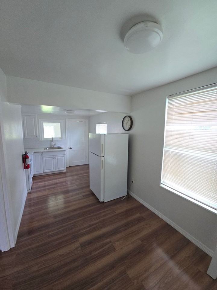 7107 N Duncan Ave - Photo 7 of 25