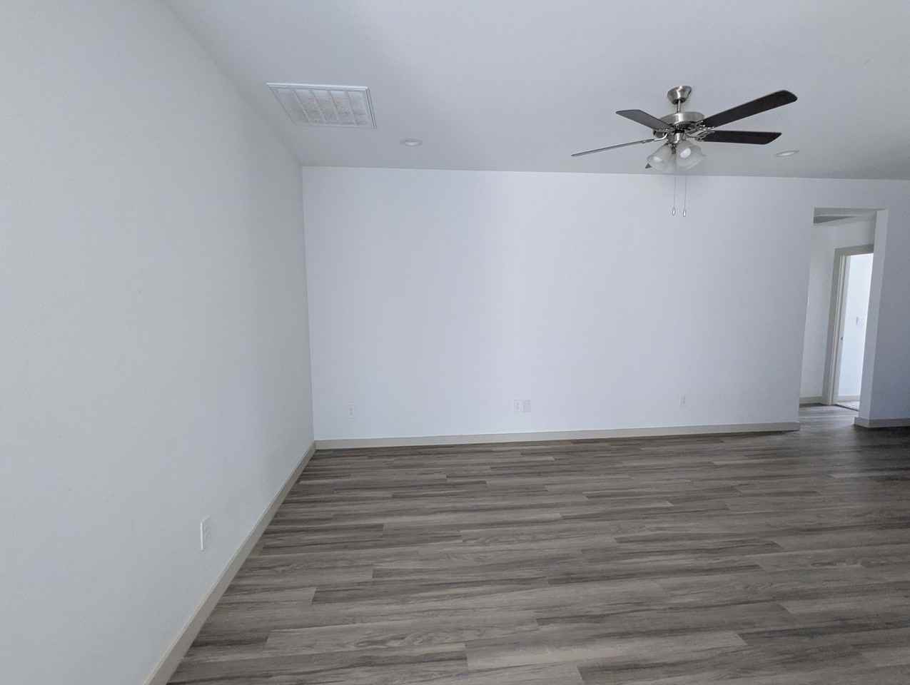 7418 9th St - Photo 4 of 27