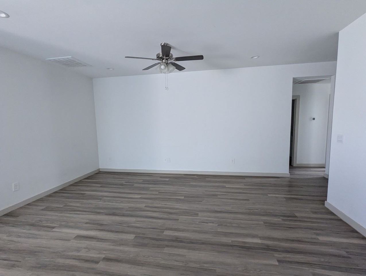 7418 9th St - Photo 3 of 27