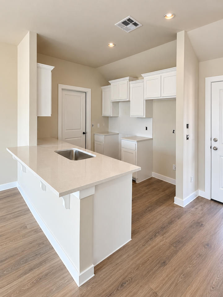 1627 Highland Loop - Photo 5 of 13