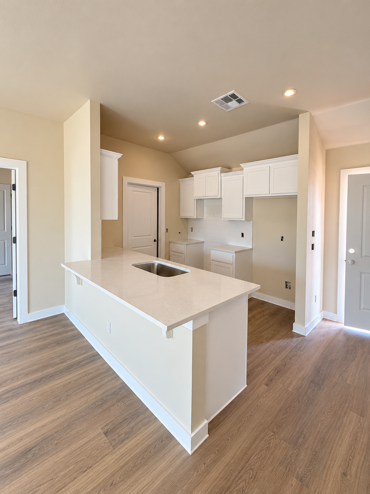 1627 Highland Loop - Photo 6 of 13