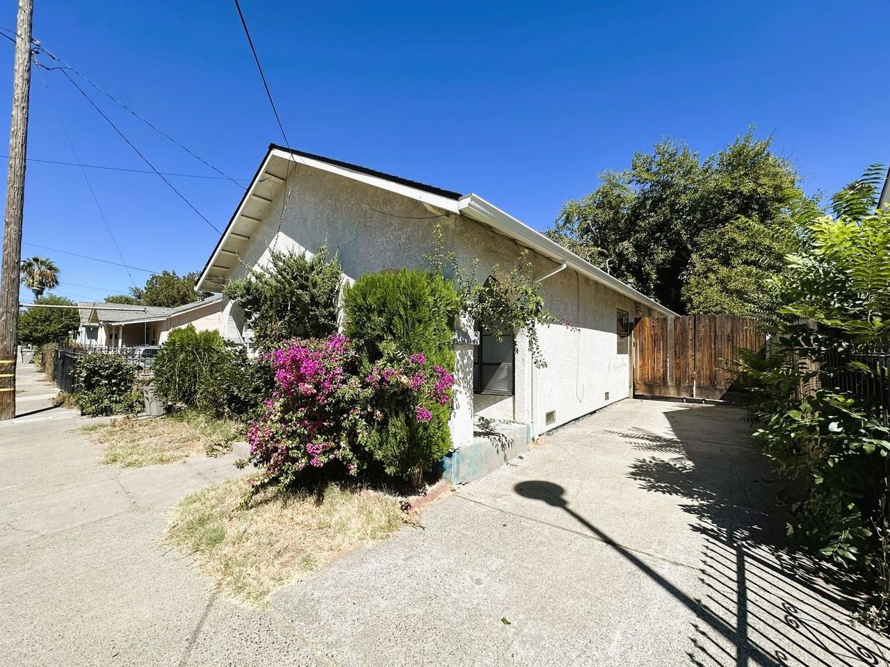 3221 44th St - Photo 2 of 15