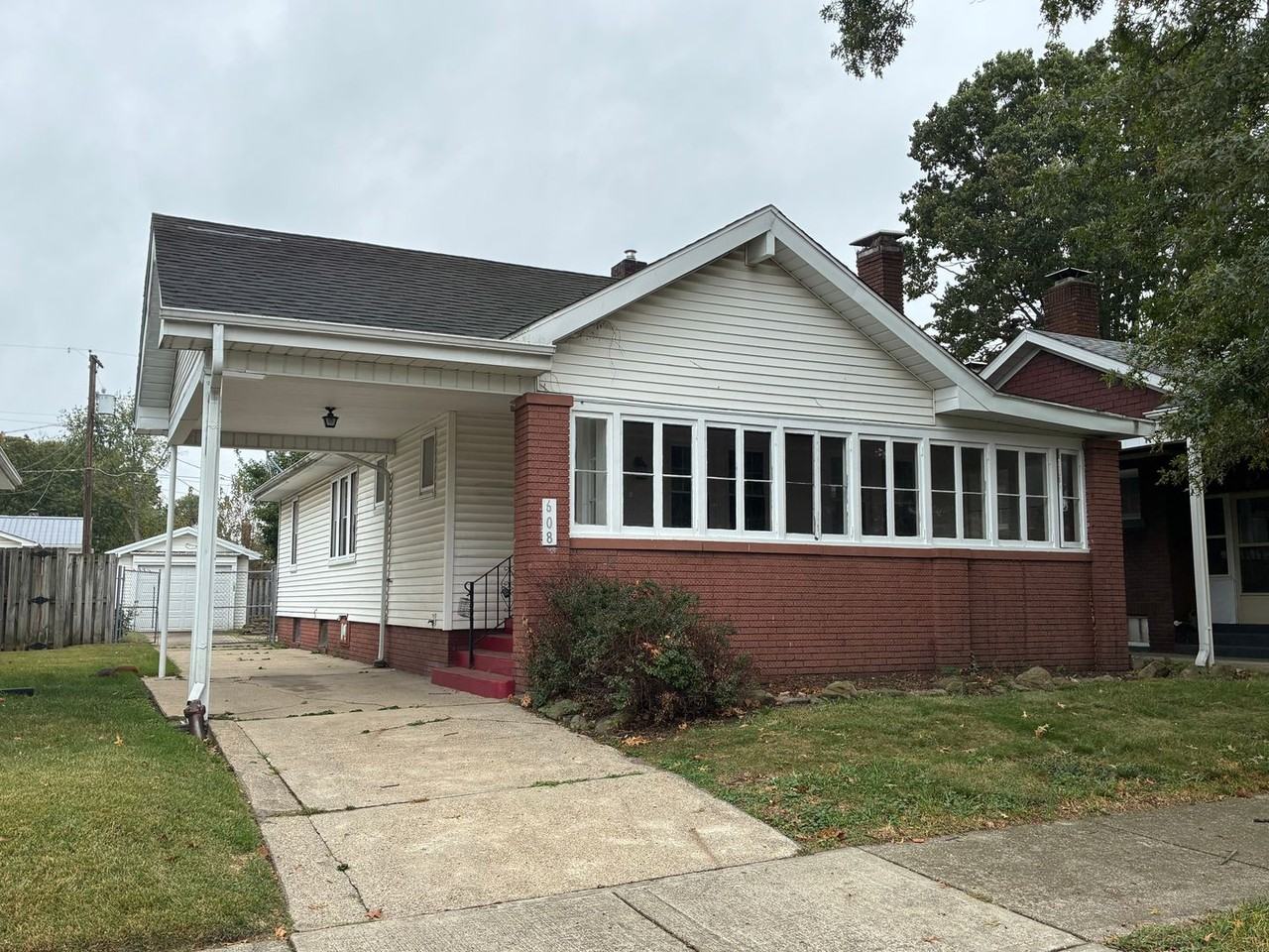608 Monterey Ave - Photo 2 of 3