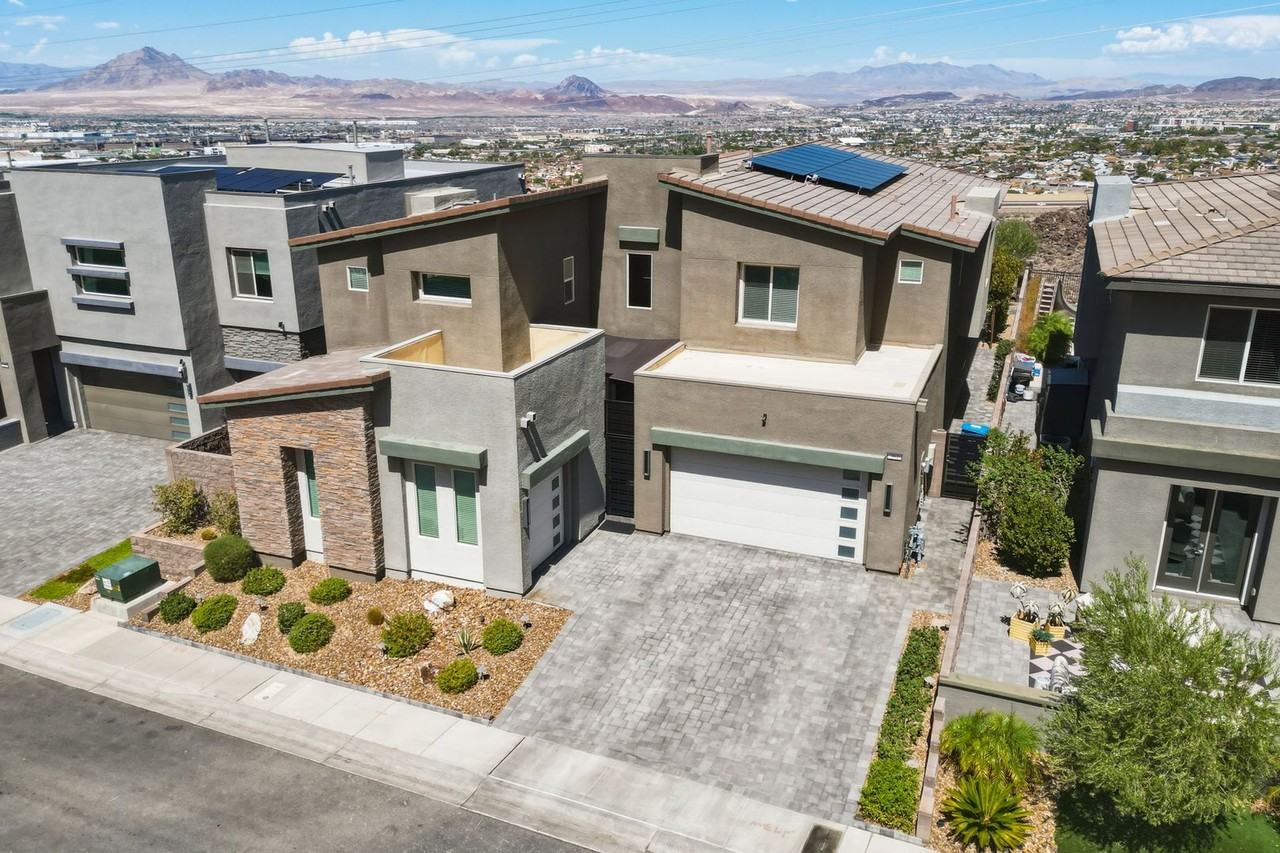 302 Shaded Canyon Dr - Photo 2 of 50