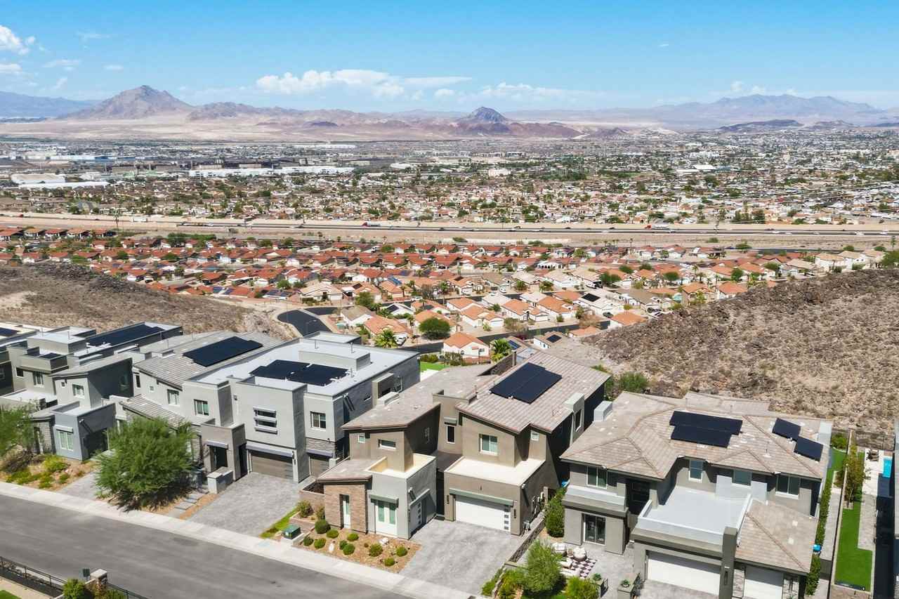 302 Shaded Canyon Dr - Photo 3 of 50