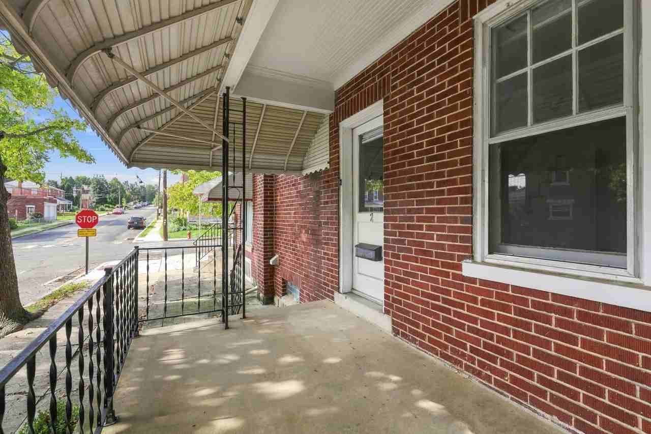 81 S Pearl St - Photo 2 of 33