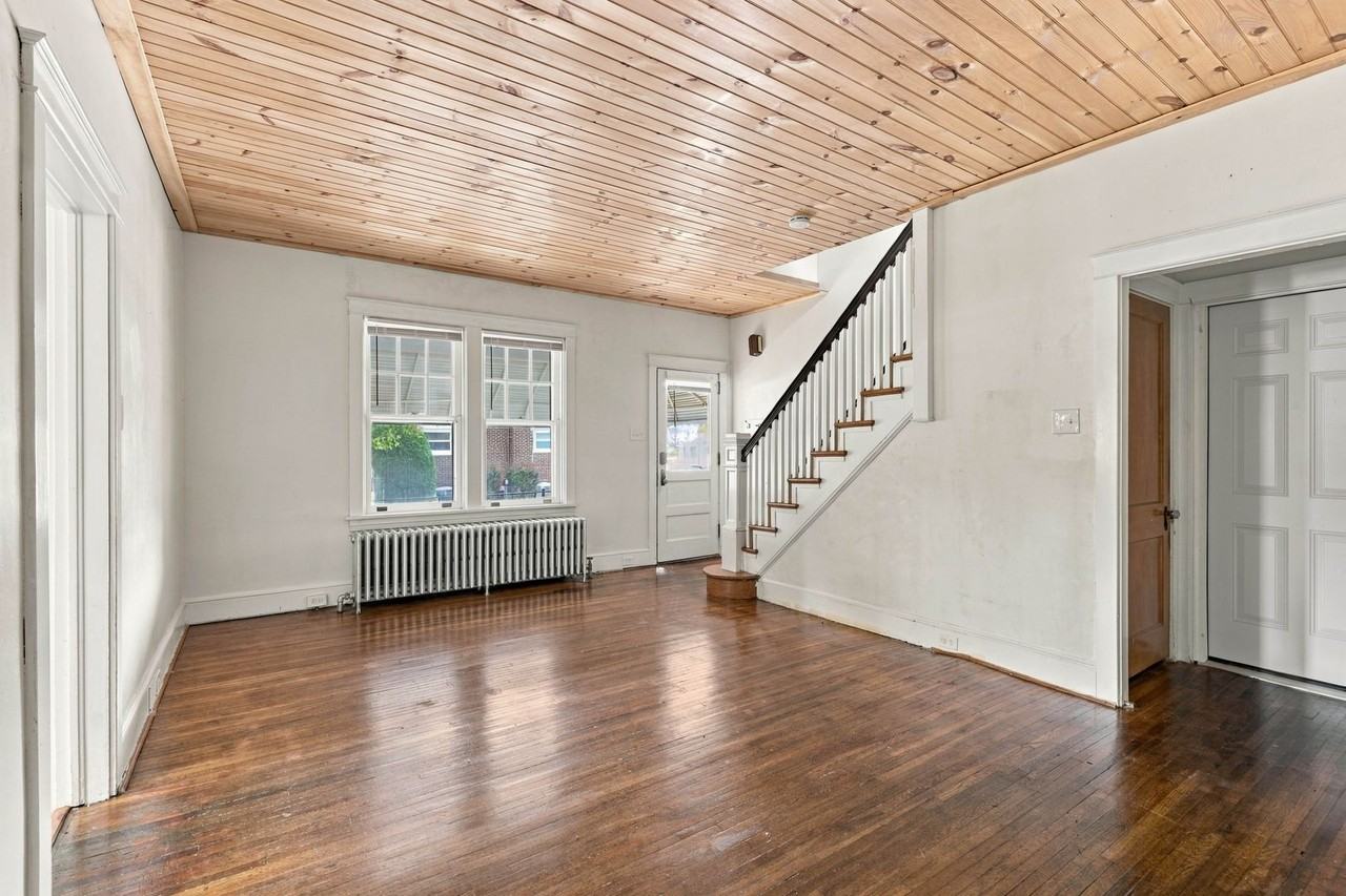 81 S Pearl St - Photo 3 of 33