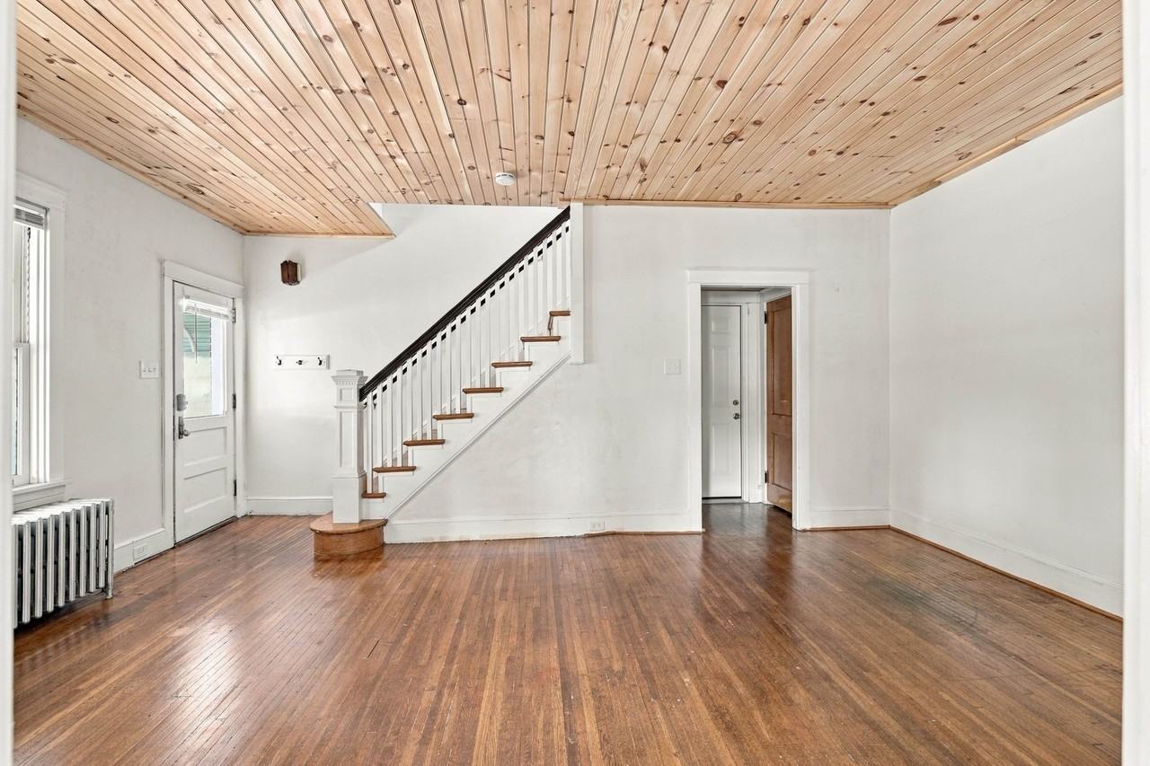 81 S Pearl St - Photo 4 of 33